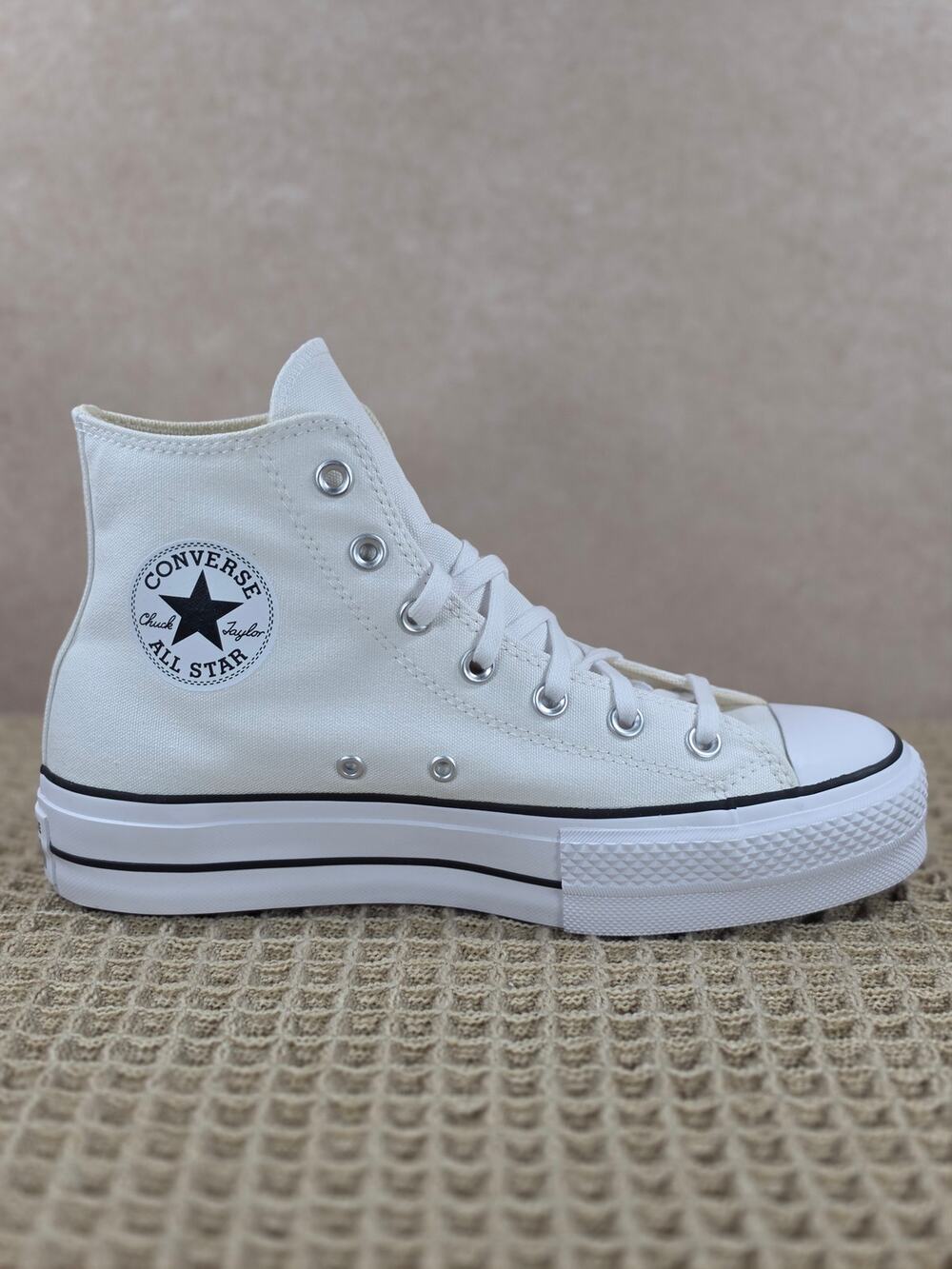 Converse CTAS Lift Hi Women’s 9 White Black White – Brand New
